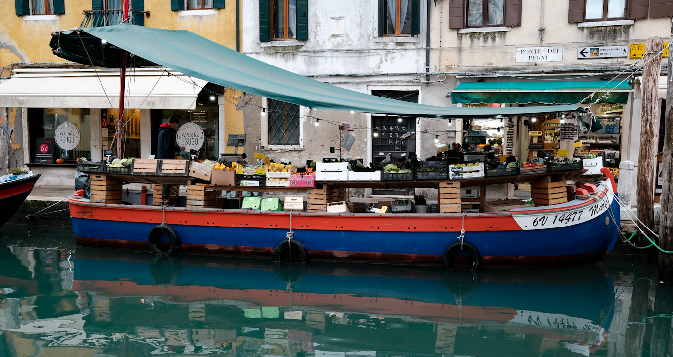 Vegetable stand